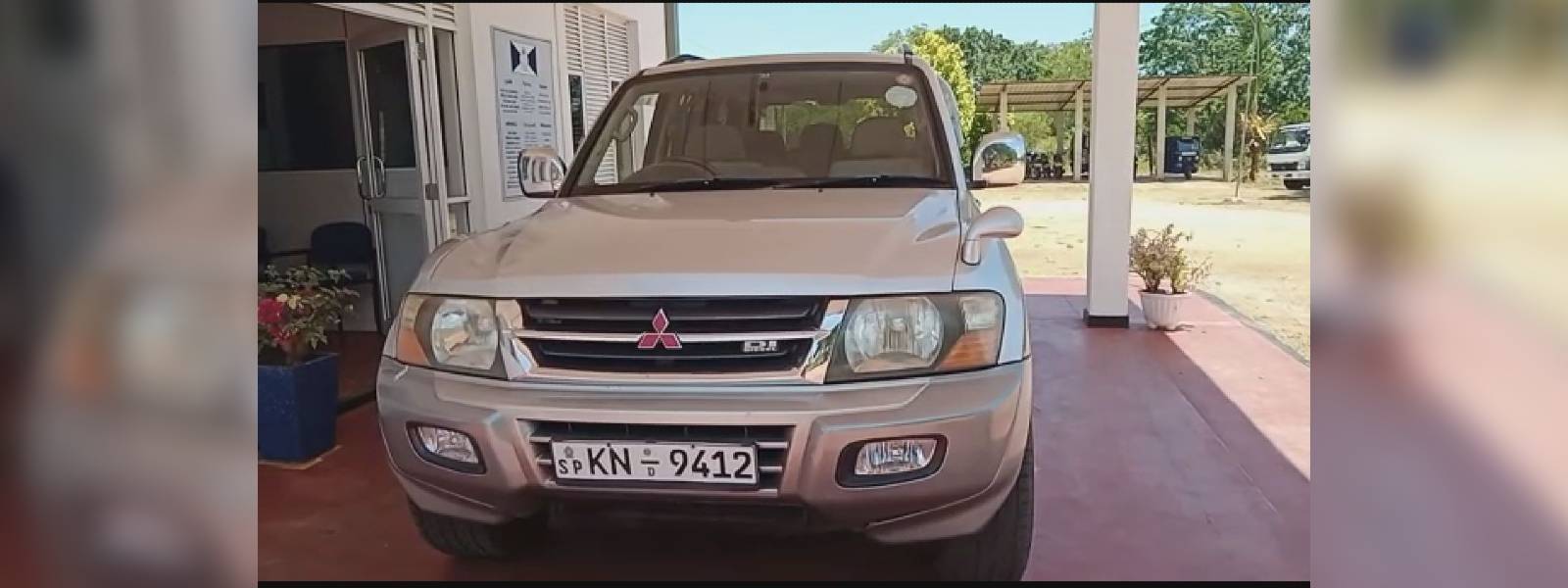 මත්තලක නිවසක සඟවා තිබූ සැප ජීප් රථයක් මාට්ටු..